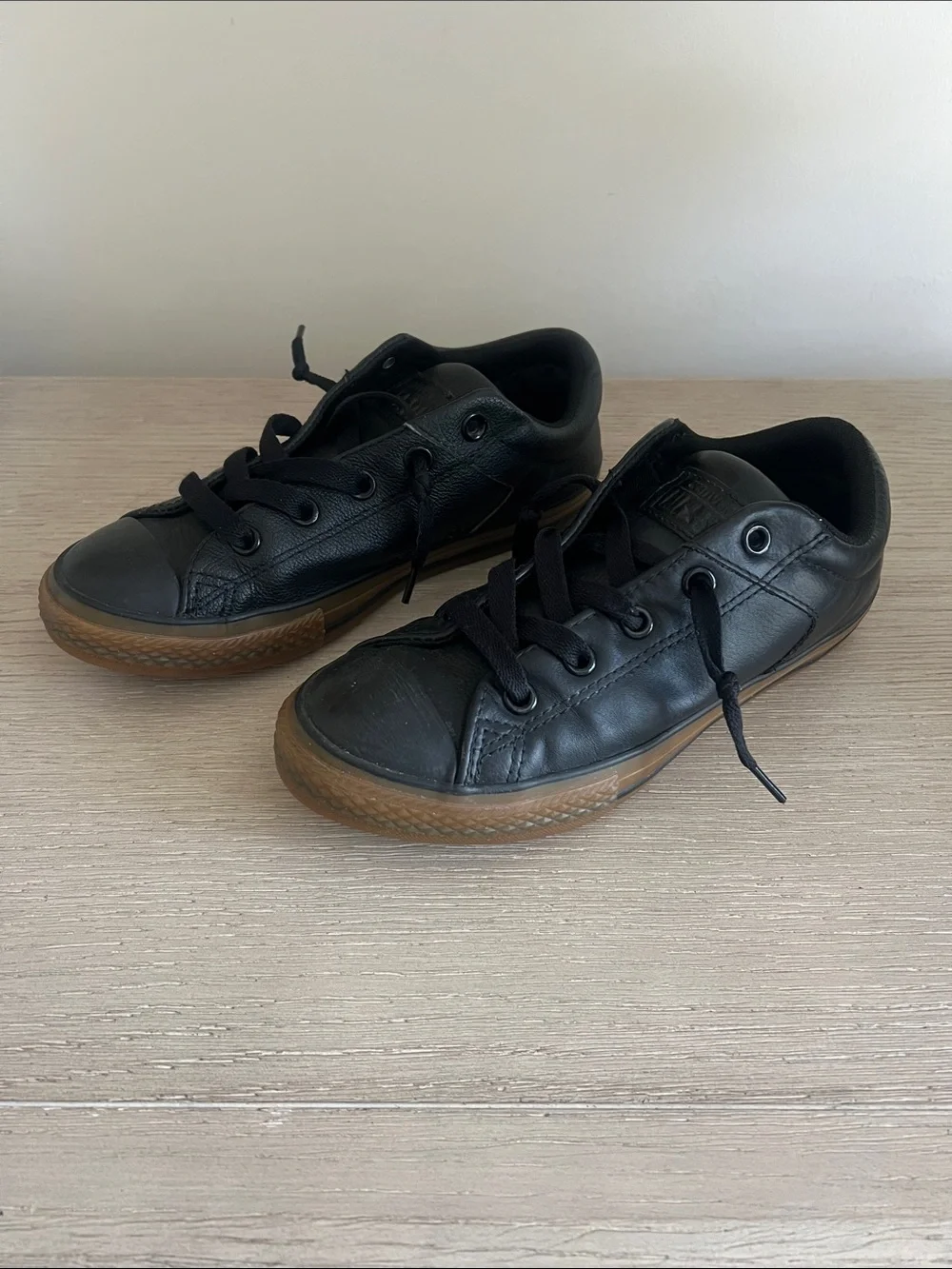 Converse Kids Black Leather Low-Top Sneakers with Gum Sole size 4